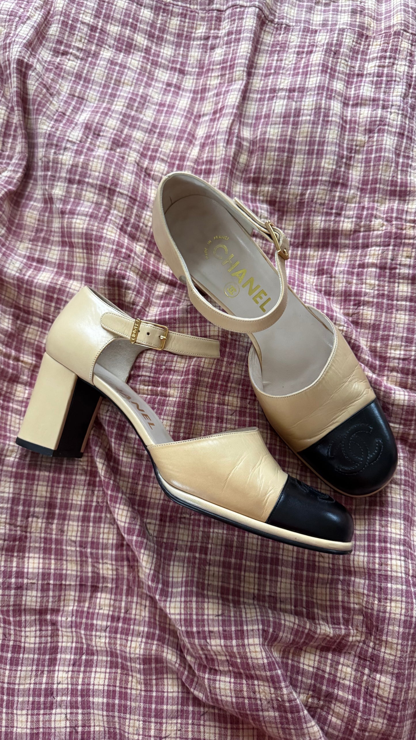1990s Chanel Leather Pumps Size 38