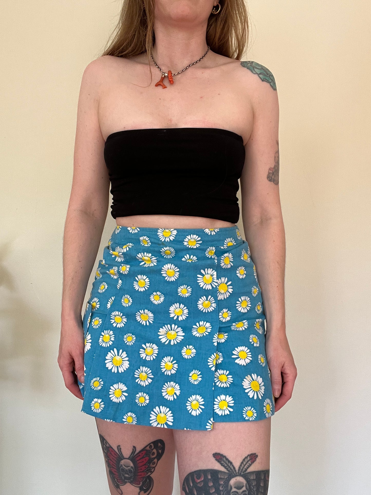 1970s Daisy Print Blue Skort