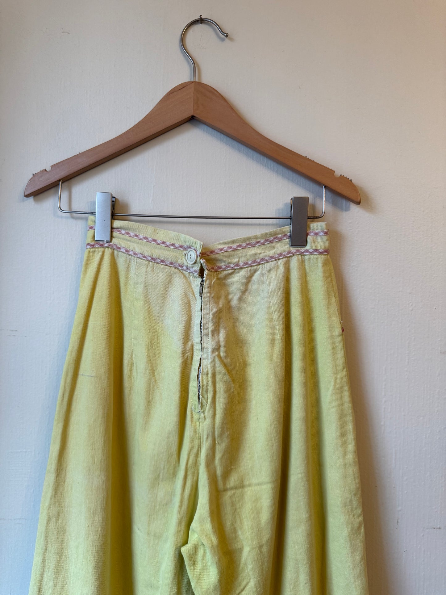 1940s Chartreuse Capris