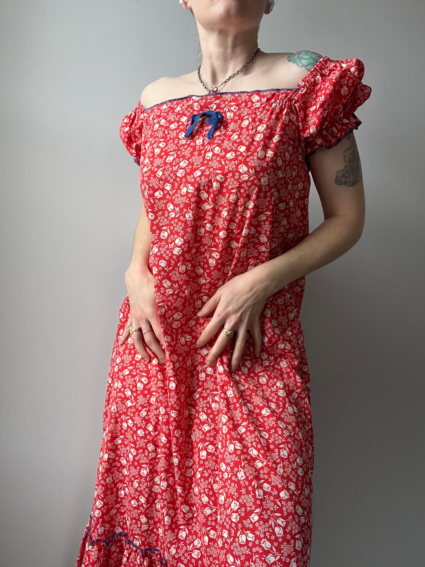 1970s Floral Flowy Red Dress