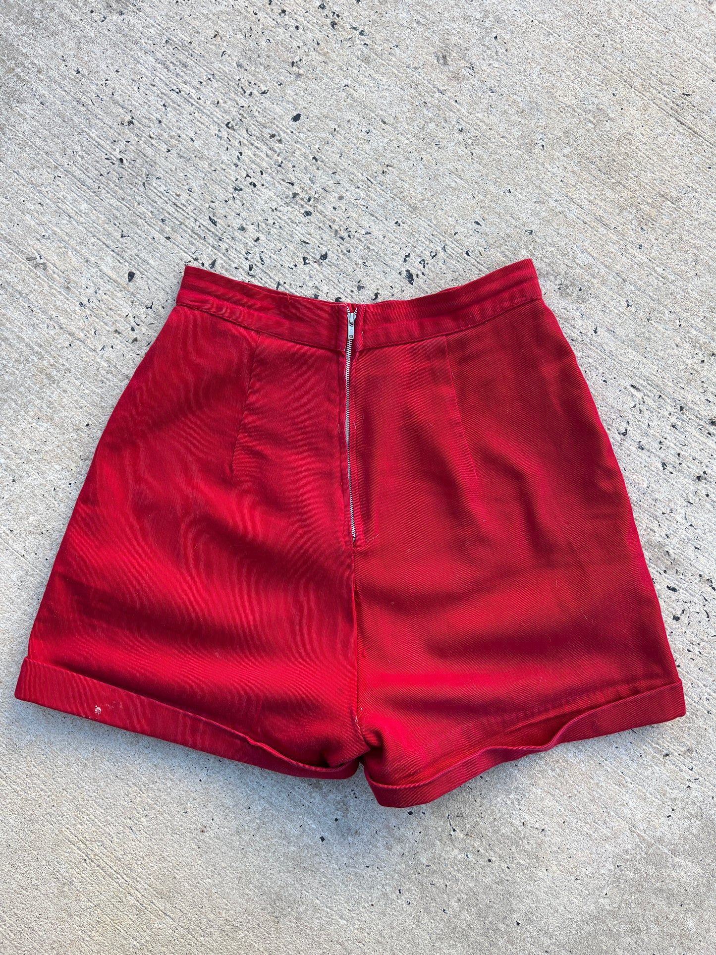 1940s Red Cotton Zip Up Shorts 26”