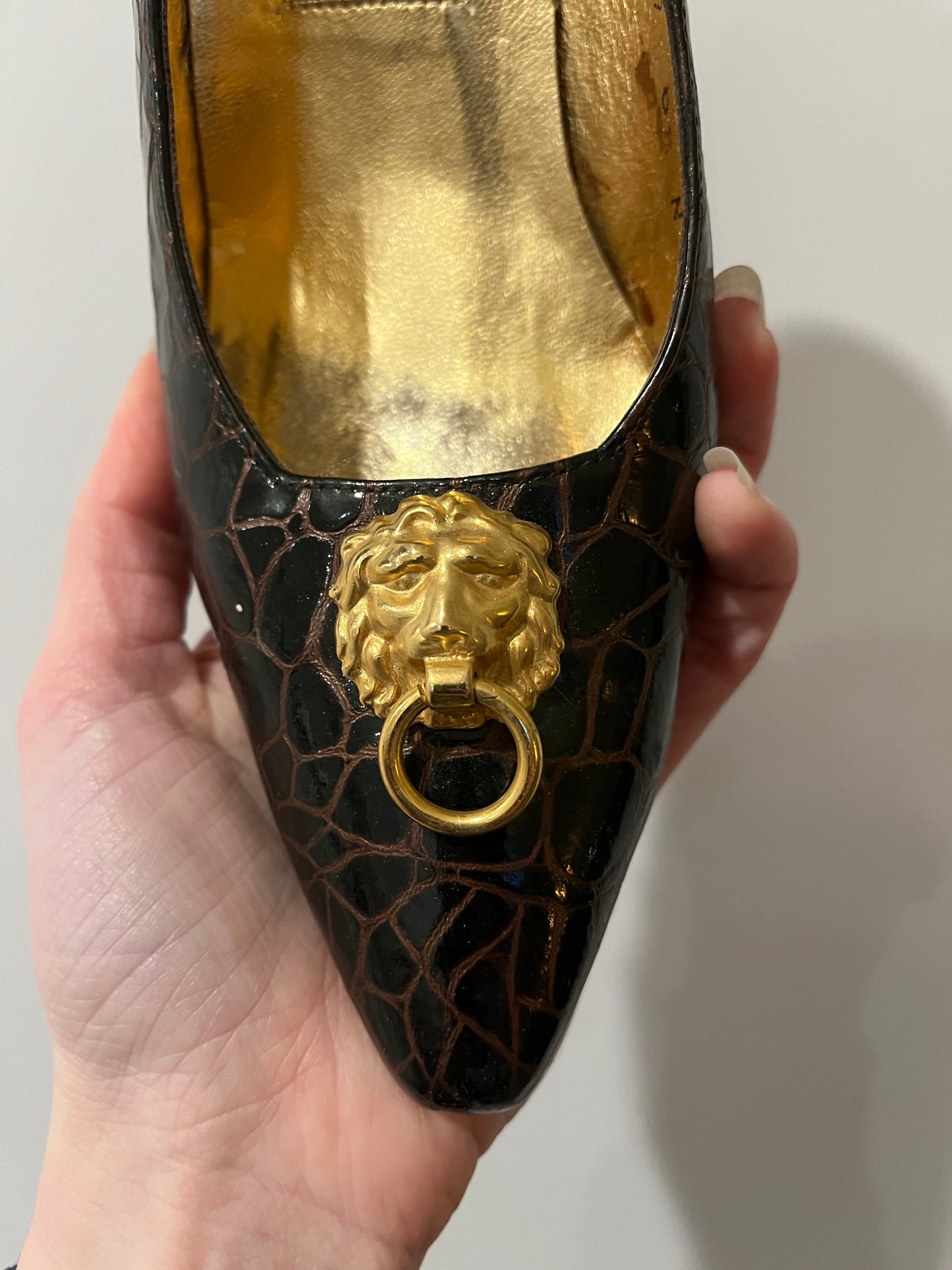 1980s Brown Leather Pump with Gold Lion 8.5