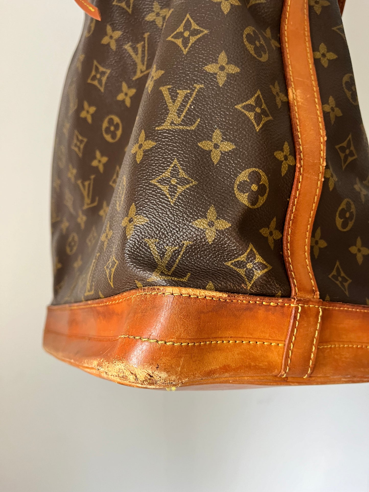 Authentic Louis Vuitton Noe Drawstring Shoulder Bag