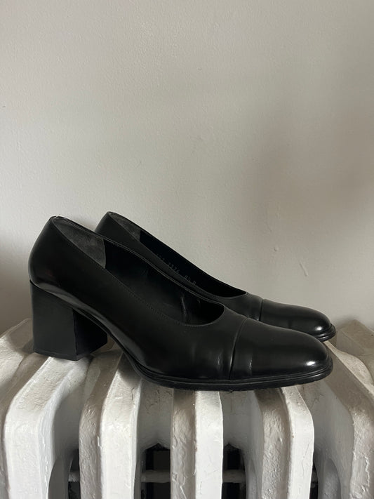 1990s Black Gucci Pumps Size 8.5