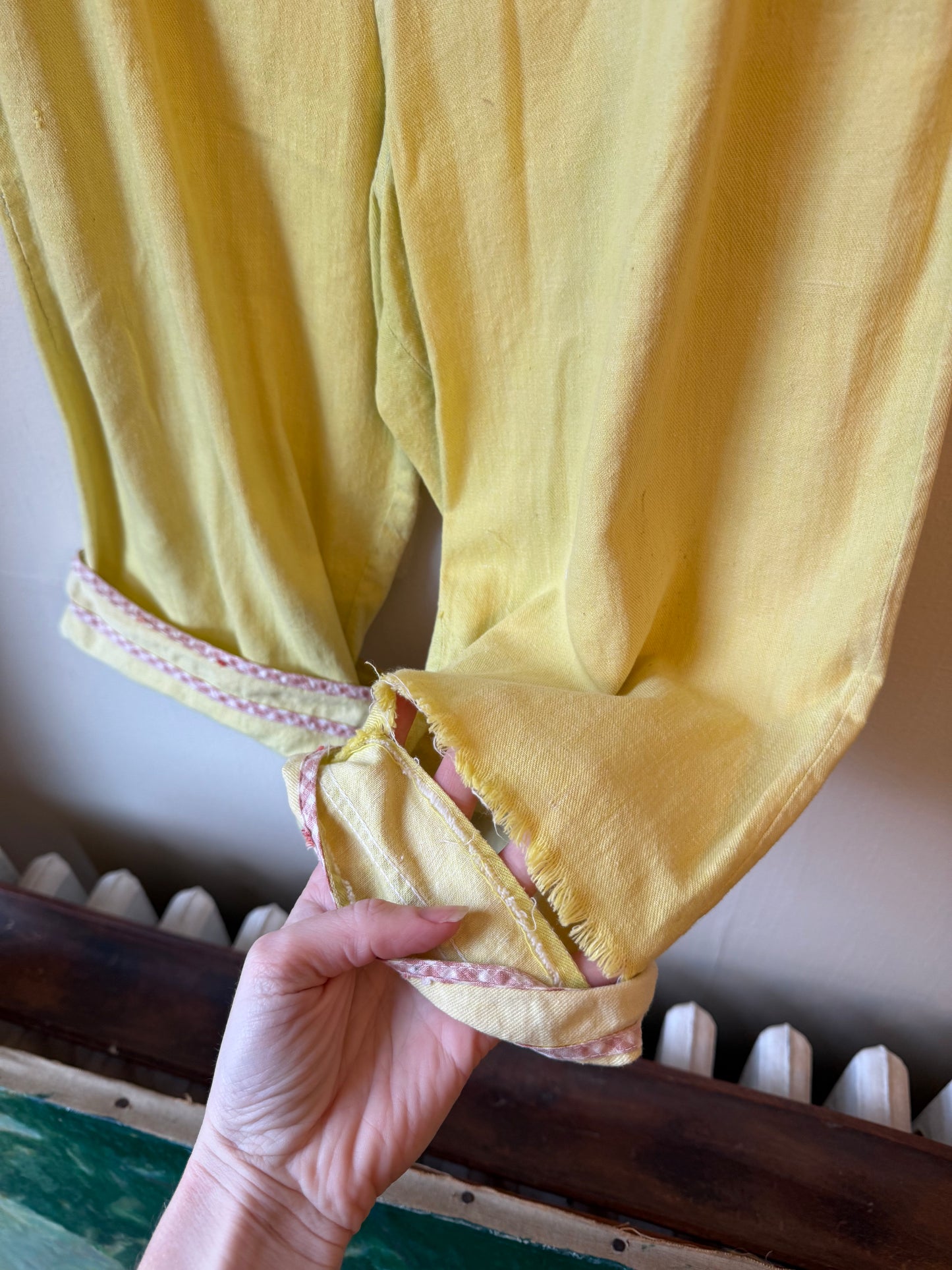 1940s Chartreuse Capris