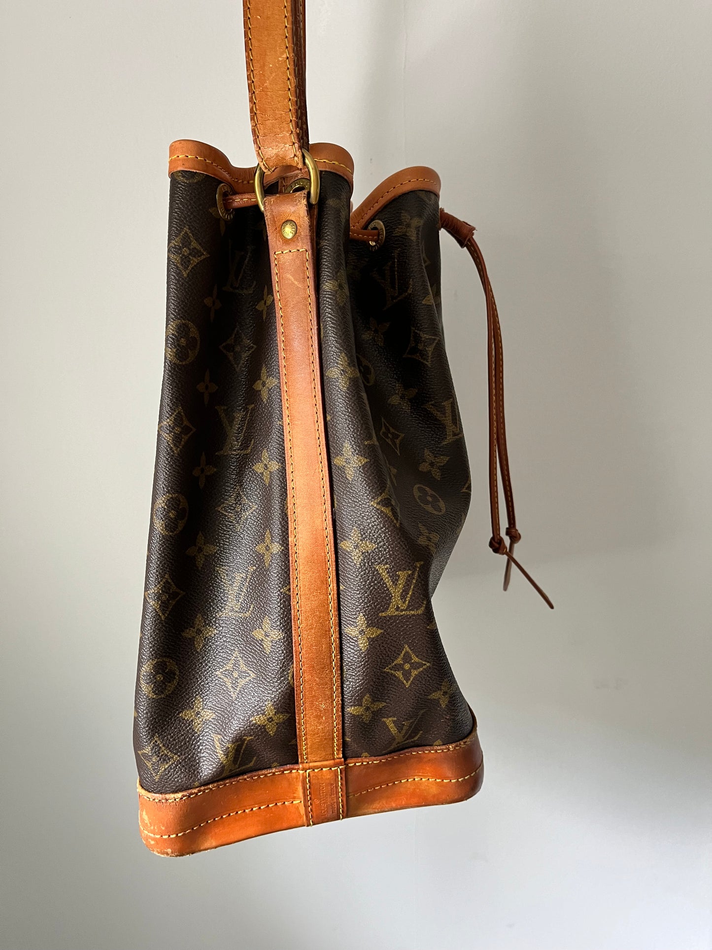 Authentic Louis Vuitton Noe Drawstring Shoulder Bag