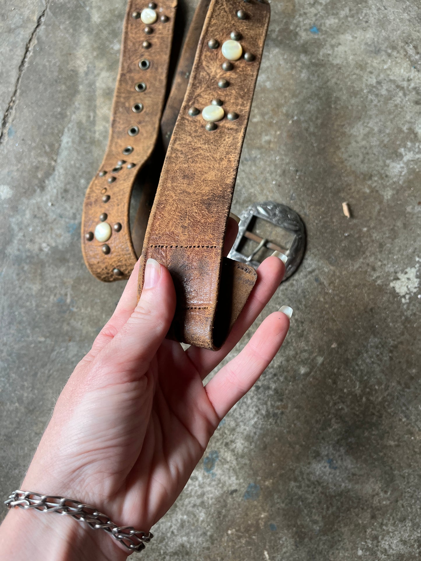 1930s 1940s Mother Of Pearl Studded Leather Belt 27”-31”