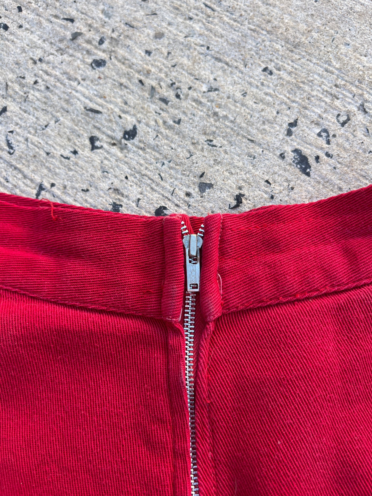 1940s Red Cotton Zip Up Shorts 26”