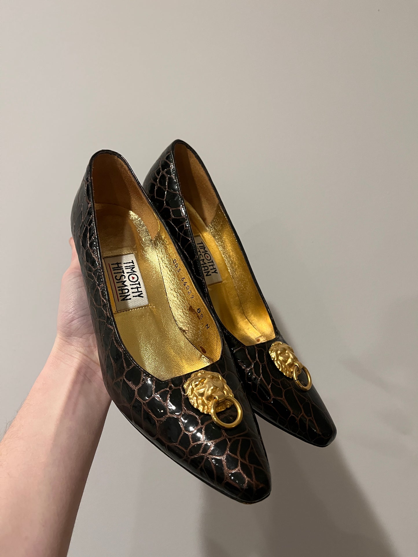 1980s Brown Leather Pump with Gold Lion 8.5