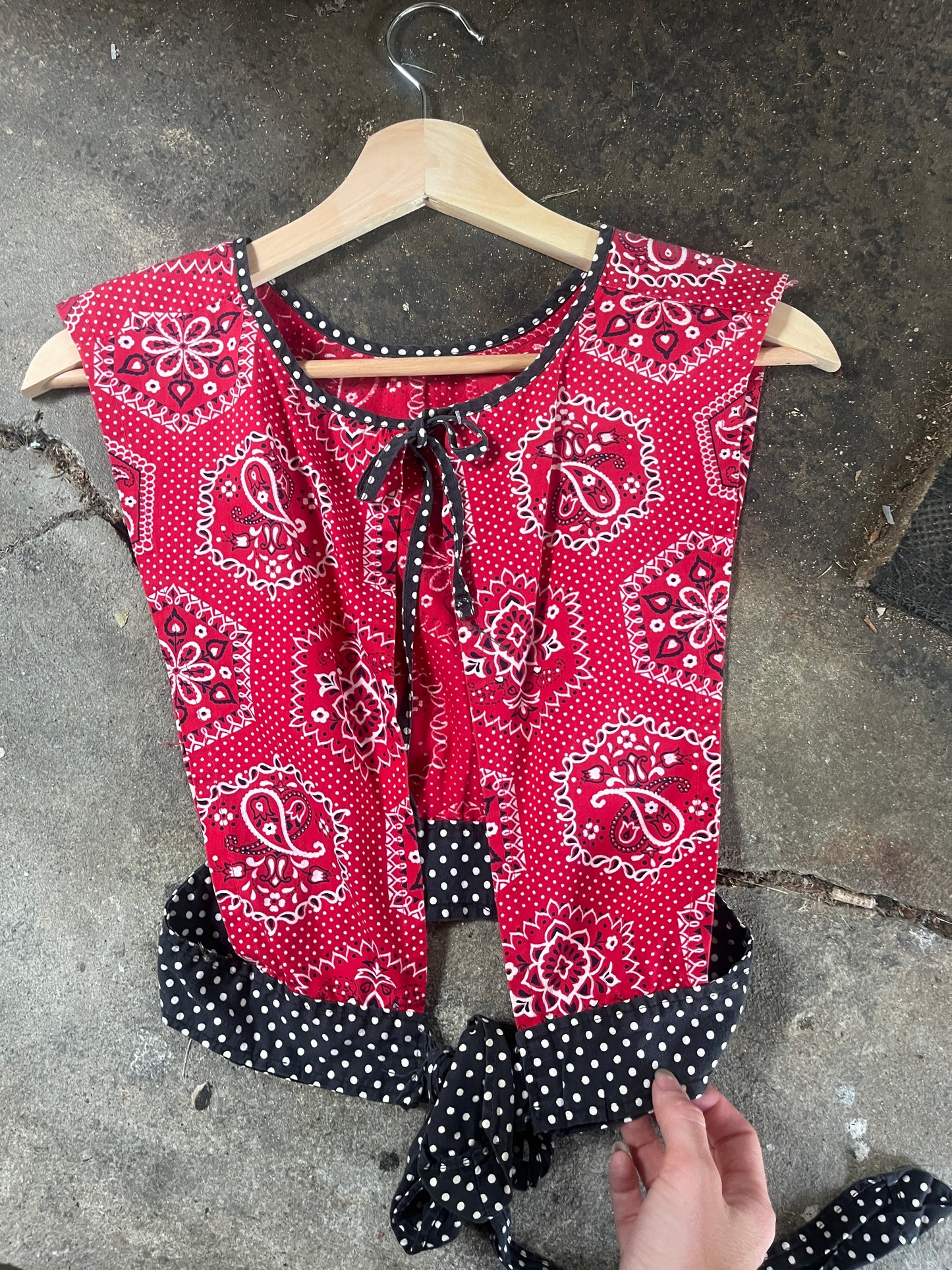 1970s Bandana and Polkadot Cropped Blouse