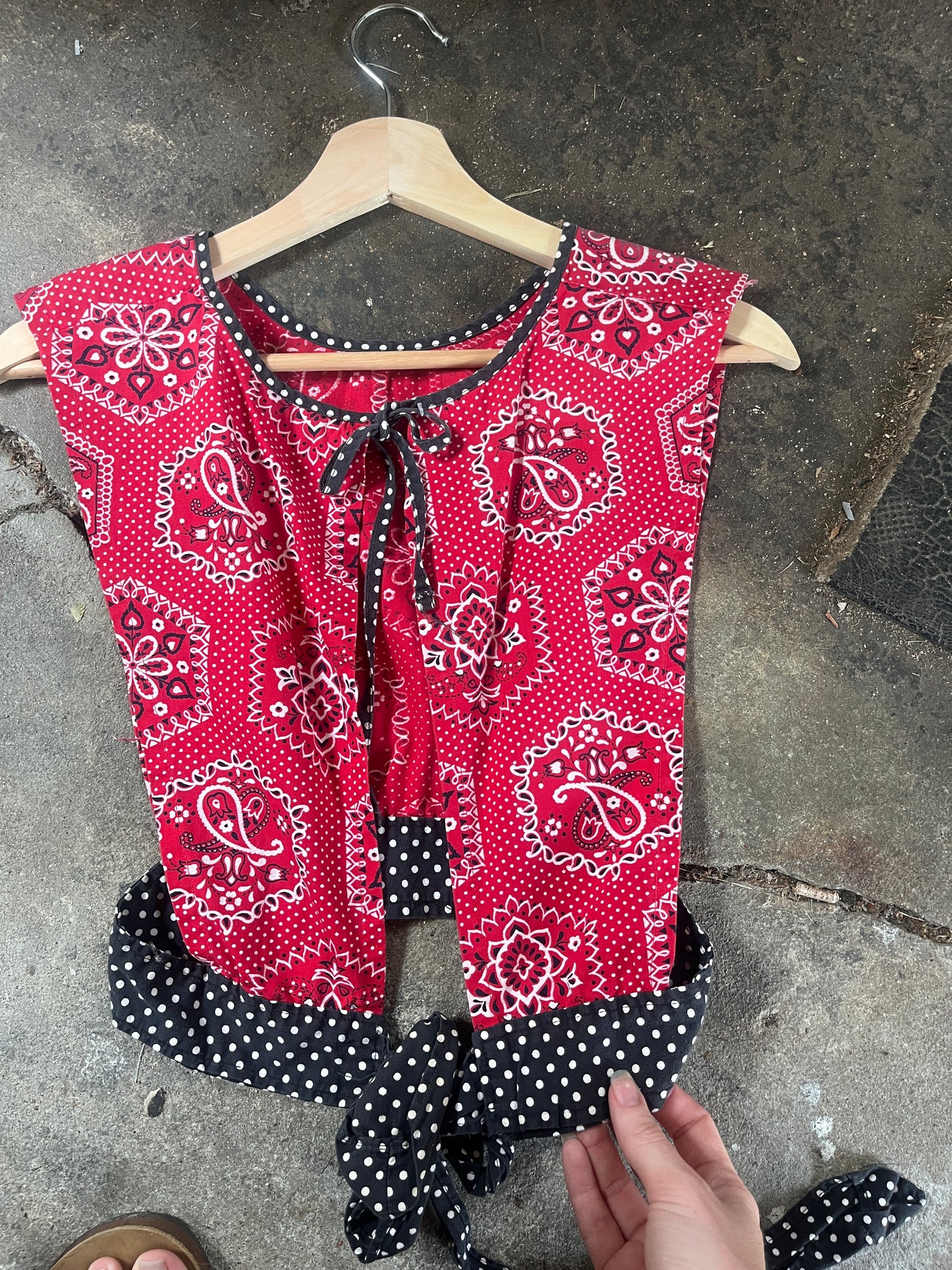 1970s Bandana and Polkadot Cropped Blouse