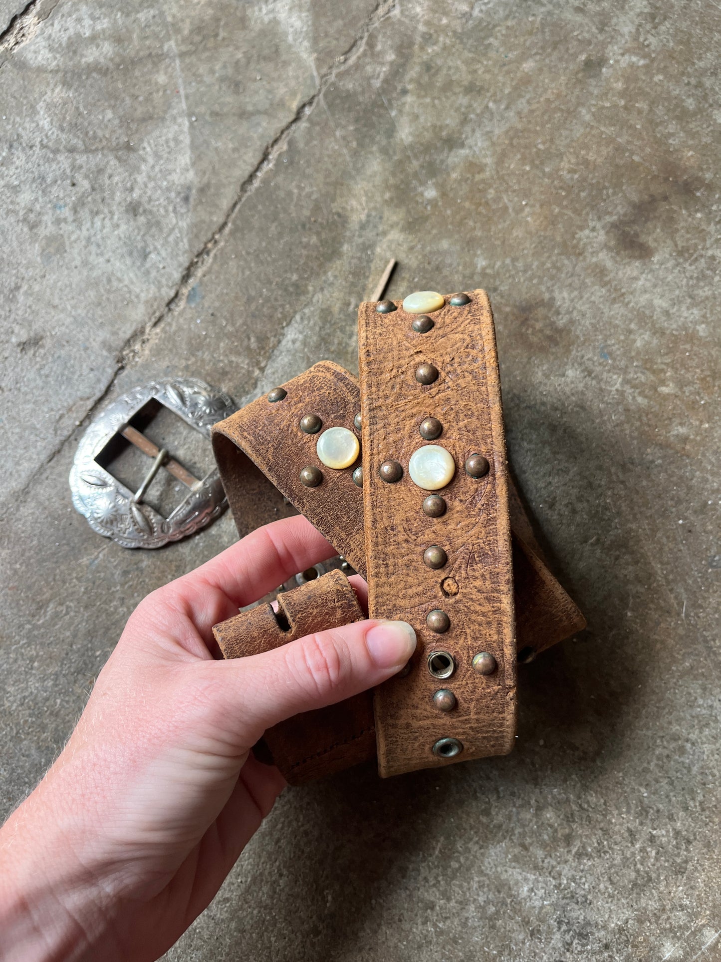 1930s 1940s Mother Of Pearl Studded Leather Belt 27”-31”