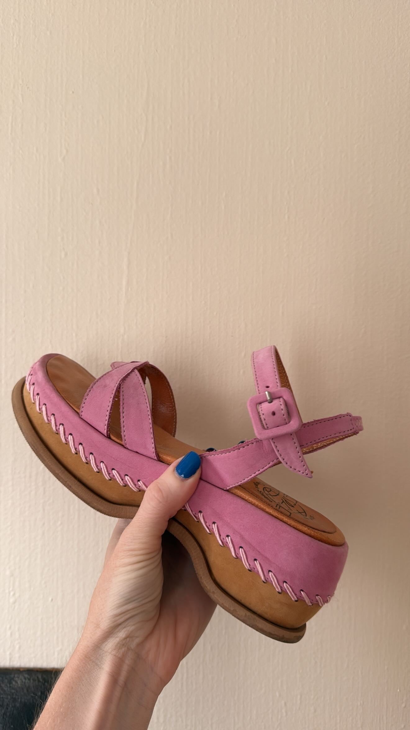 1990s Pink Leather Sandals