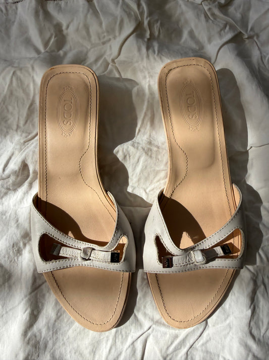 Vintage Tod's White Leather Low Heel Summer Sandal 38.5