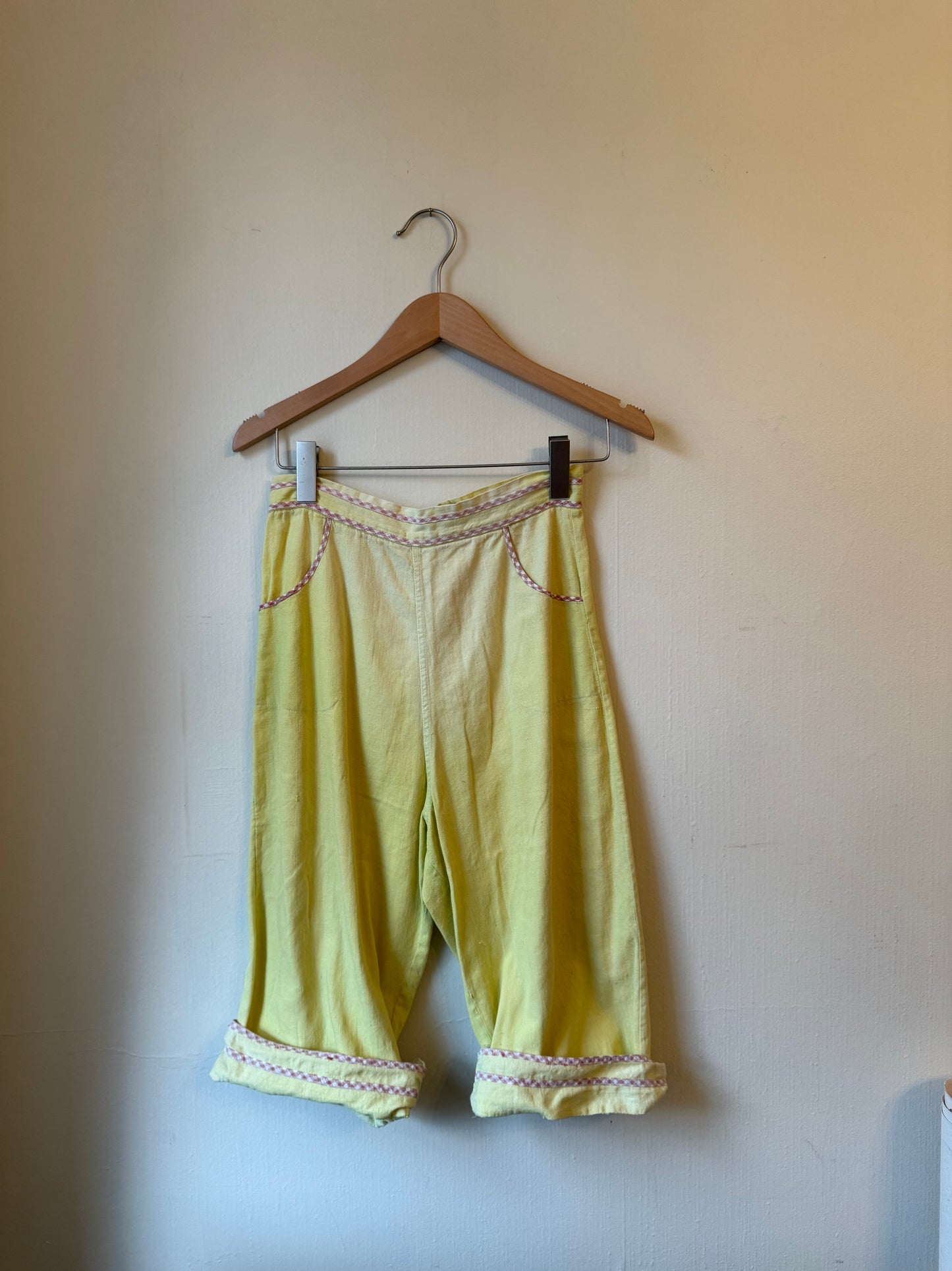 1940s Chartreuse Capris