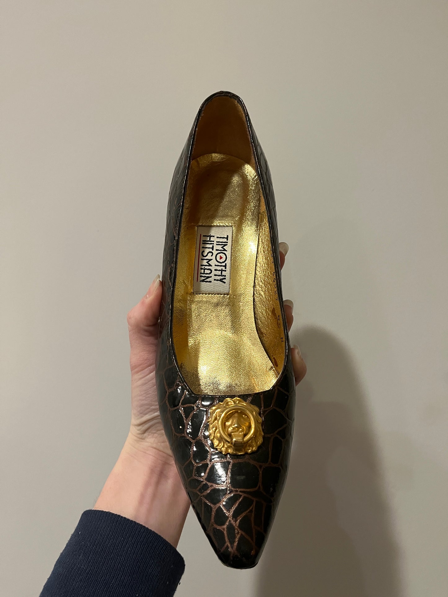 1980s Brown Leather Pump with Gold Lion 8.5