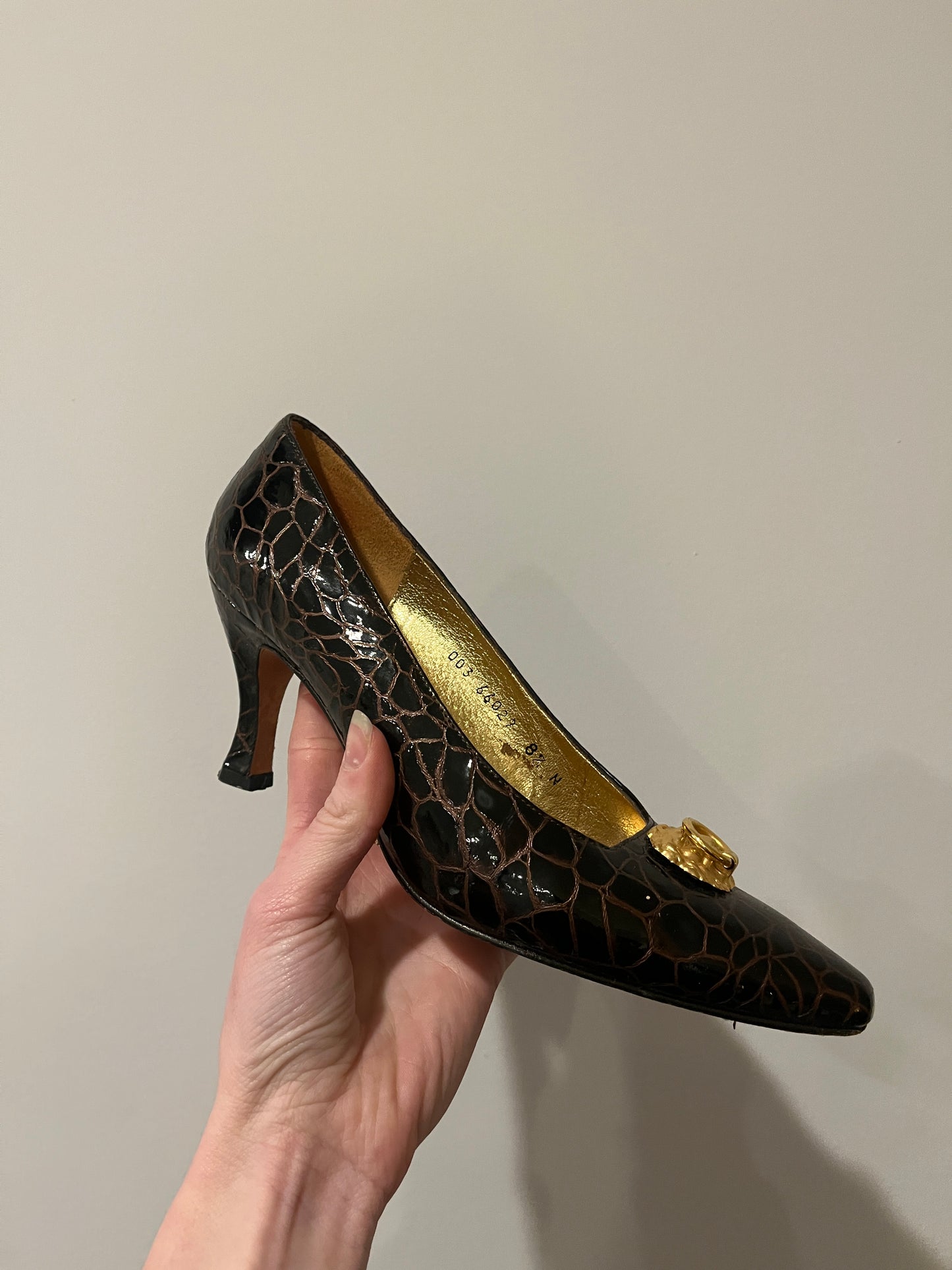 1980s Brown Leather Pump with Gold Lion 8.5